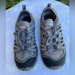 Keen Women’s Black and Gray Hiking Shoes Size 7.5